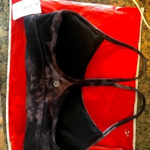 Lululemon “Flow Y Bra Nulu”